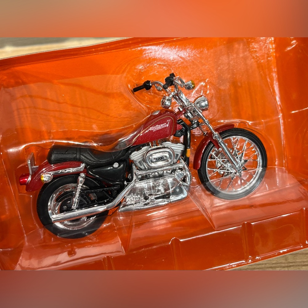 Harley-Davidson Sportster die-cast replica - Picture 2 of 4